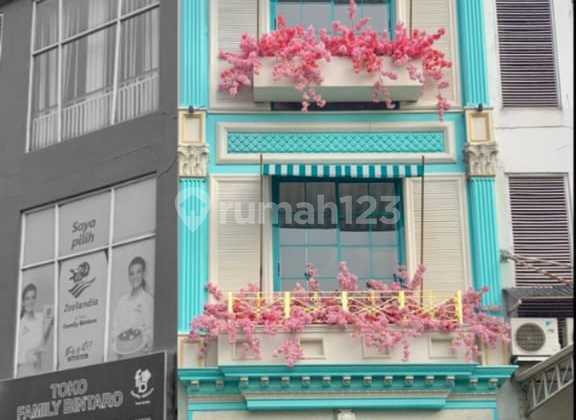 [6/15, 5:06 pm] The Parisian: Sumber Traffic Tinggi , Ruko Serbaguna Untuk Yoga Pilates , Photo Studio & Boutique Office Lokasi Jalan Utama - 1 Menit Dari Bintaro Xchange Mall - Living World Bintaro.[6/16, 6:03 pm] The Parisian: Usaha Auto Ramai!, Ruko Ko