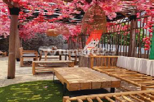 High Traffic Source, Rooftop Cinema Cafe, Sunset Healthy Cafe & Creative Event. Prime Location - 1 Minute from Bintaro Xchange Mall - Living World Bintaro.