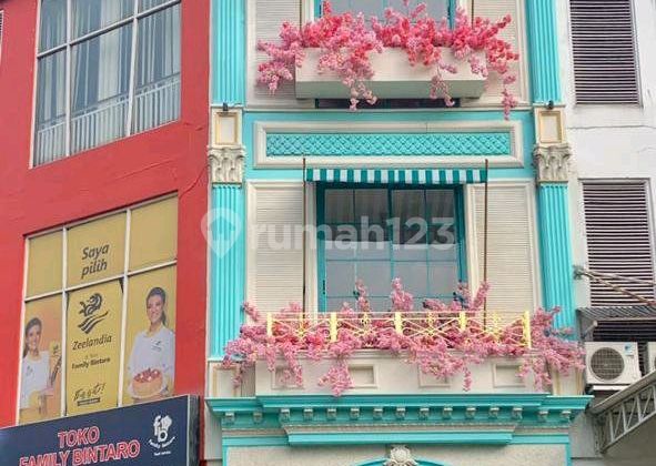 Sumber Traffic Tinggi , Ruko Serbaguna Untuk Yoga Pilates , Photo Studio & Boutique Office Lokasi Jalan Utama - 1 Menit Dari Bintaro Xchange Mall - Living World Bintaro. 1
