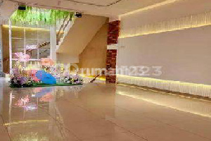 High Traffic Source, Versatile Shophouse for Yoga Pilates, Photo Studio & Boutique Office Prime Location - 1 Minute from Bintaro Xchange Mall - Living World Bintaro. 2