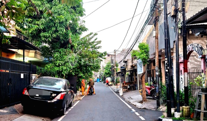 Rumah Johar Baru Akses Jalan 2 Mobil Lingkungan Nyaman 2