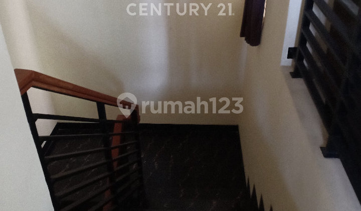 Beautiful House for Rent in Sumur Batu Cempaka Mas, in front of the Park 2