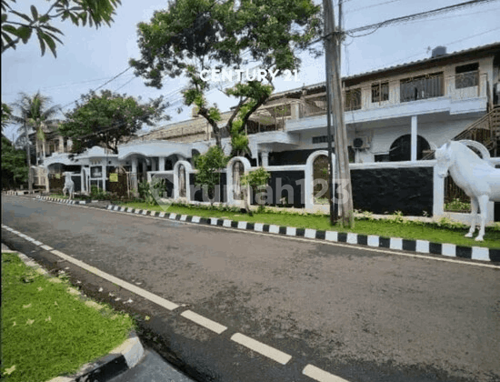 Rumah Klasik Dalam Komplek Elite Di Billymoon Pondok Kelapa