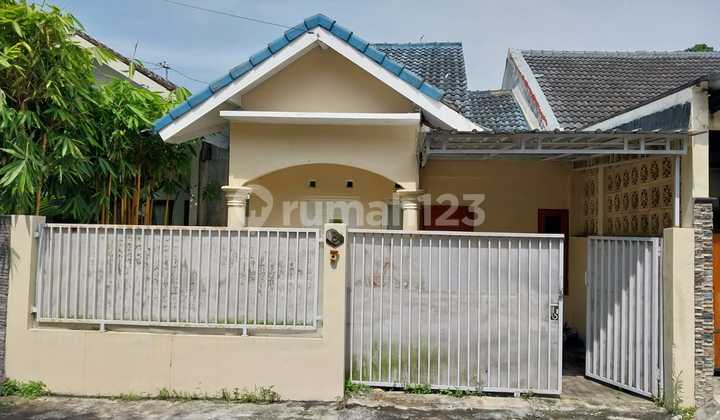Rumah Tinggal di Dekat Rumah Sakit Queen Latifa, Ring Road Barat Rumah Tinggal di Dekat Rumah Sakit Queen Latifa, Ring Road Barat
