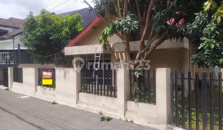 Spacious 5-Bedroom House Location Near Campus on Colombo Street Depok Sleman Spacious 5-Bedroom House Location Near Campus on Colombo Street Depok Sleman