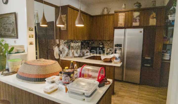 Luxurious Furnished 2-Story House Near Pakuwon Mall, Condongcatur, Depok, Sleman 2