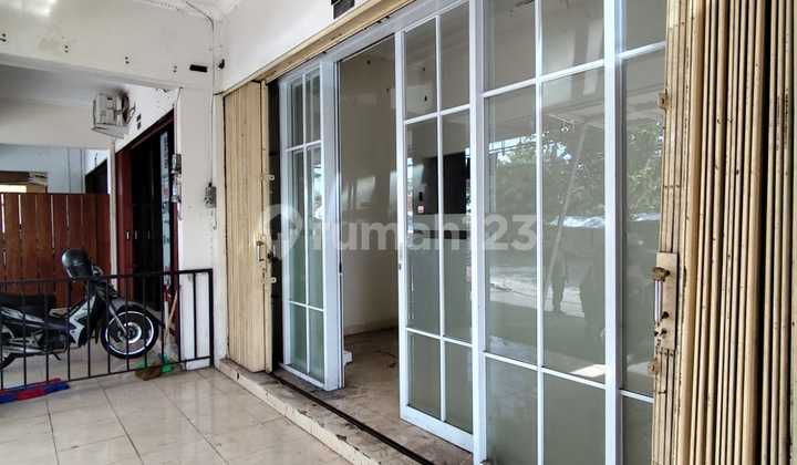 2-Story Shop House in a Strategic Location Near Parangtritis Road Km 3.5, Sewon, Bantul. 2