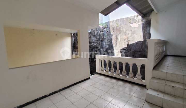 RUMAH DI DEKAT JL.KOL.SUGIYONO 2