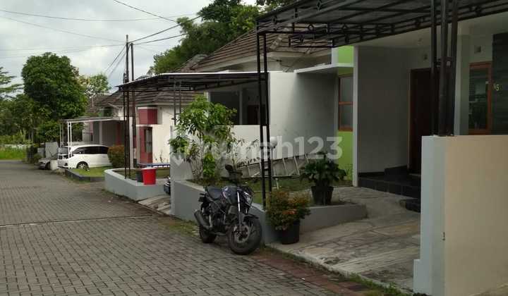 Residential House in Villa Taman Anggrek Housing Complex, Mlati, Sleman 2