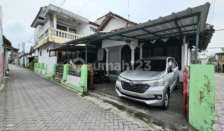 Dijual Rumah Luas 199 Meter Persegi Cocok untuk Hunian & Homestay, Keparakan, Mergangsan, Yogyakarta