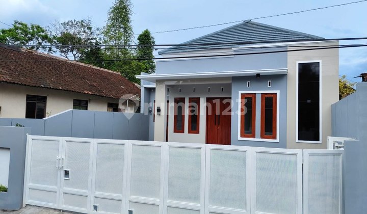 For Sale Ready-to-Occupy House in Cebongan Mlati Sleman For Sale Ready-to-Occupy House in Cebongan Mlati Sleman
