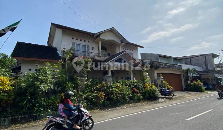 Rumah Dua Lantai Furnished SHM Pinggir Jalan Raya di Maguwoharjo Depok Sleman