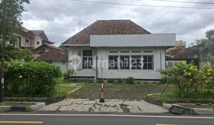 Original Colonial Area Premium Jogja House in Kotabaru Gondokusuman, Yogyakarta City