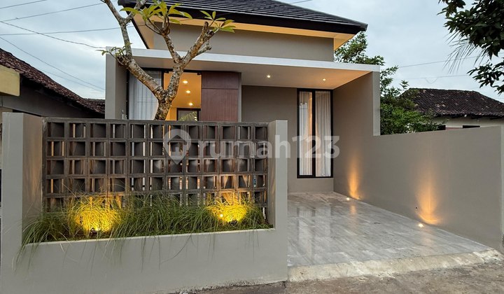 Rumah Cantik Modern Kontemporer Fully Furnished Timur Pasar Godean di Sidoagung Sleman Yogyakarta