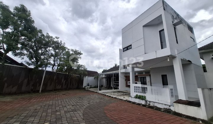 Rumah Modern Minimalis 2 Lantai Dalam Perumahan di Jalan Gito Gati Sleman Yogyakarta Rumah Modern Minimalis 2 Lantai Dalam Perumahan di Jalan Gito Gati Sleman Yogyakarta