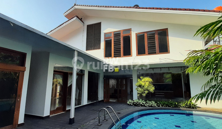 Full Renovated House Area Pondok Indah Posisi Hook