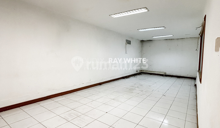 Large 3-Story Shophouse on Kalimalang Main Road, Near Becakayu Toll Road 2