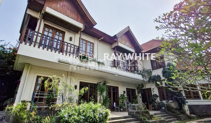 Dutch colonial house strategic location