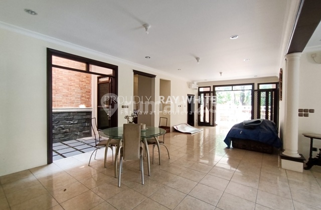 Disewakan Rumah Asri Area Pondok Indah Posisi Hook  2