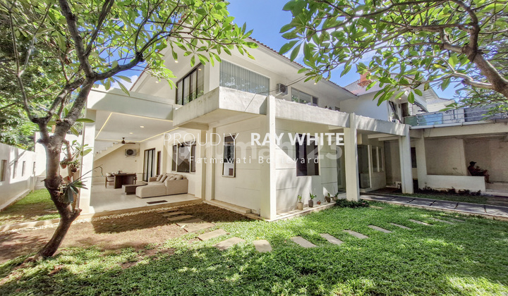 Rumah Cantik Desain Minimalis Posisi Hoek Bisa Untuk Tempat Usaha & Kantor