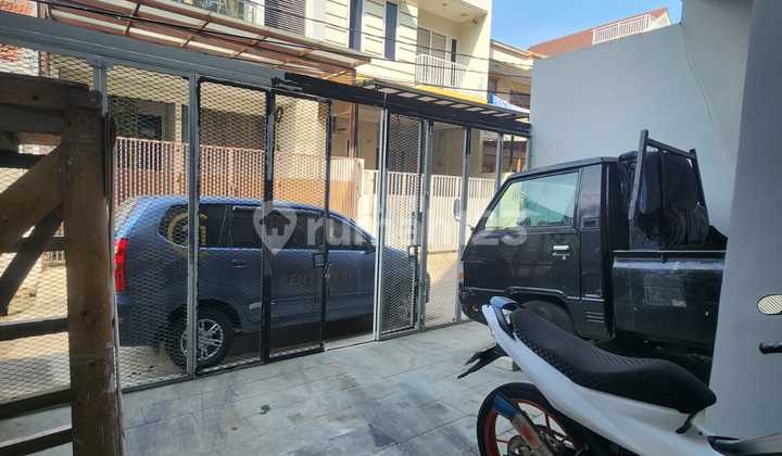 RUMAH KEREN 3 Lantai SIAP HUNI Duri Kepa