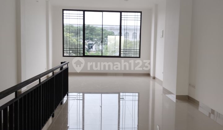 Disewakan Ruko Baru Green lake Full 3 Lantai Disewakan Ruko Baru Green lake Full 3 Lantai