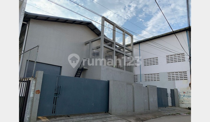 For Rent Warehouse in Babakan Ciparay area, only 10 minutes from Pasirkoja Toll Road. For Rent Warehouse in Babakan Ciparay area, only 10 minutes from Pasirkoja Toll Road.