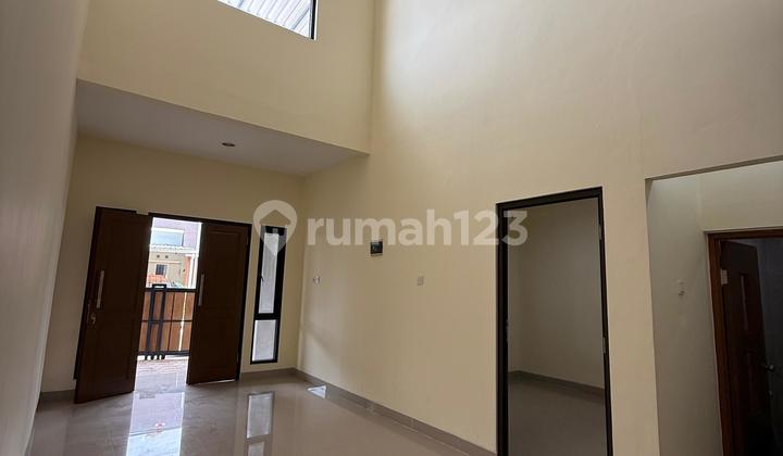 Rumah Cantik, 3 Lantai 6 KT, Siap Huni, BSD, JLi