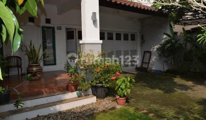Rumah Besar Asri Sejuk, Kav Jagakarsa, Jakarta Selatan