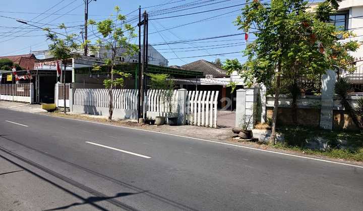 Rumah Besar, Banyak Kamar, Jual Cepat, di Surakarta 2