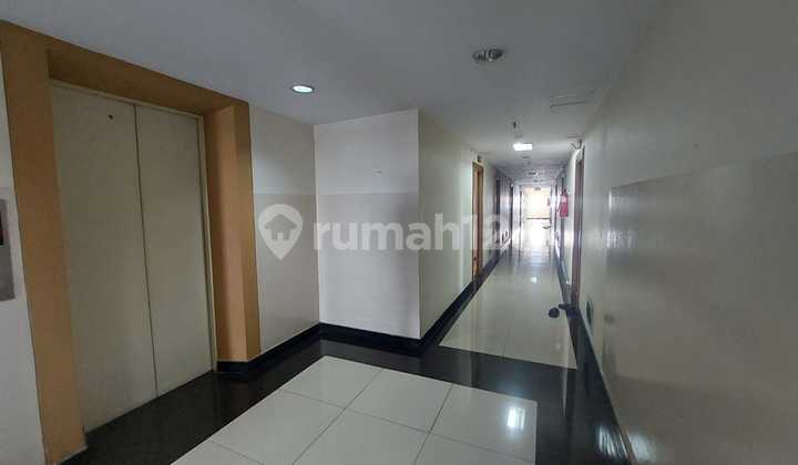 Minimalist Apartment, Top Floor, Affordable Price, Next to Green Lake, West Jakarta 2