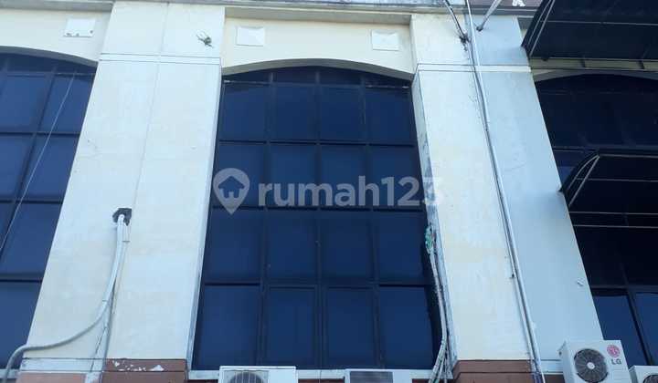 FOR SALE CHEAP STRATEGIC LOCATION SHOPHOUSE NEXT TO TRANSMART FOR SALE CHEAP STRATEGIC LOCATION SHOPHOUSE NEXT TO TRANSMART