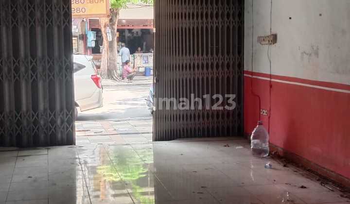 For Rent, Cheap Shop House in City Center, Strategic Location For Rent, Cheap Shop House in City Center, Strategic Location