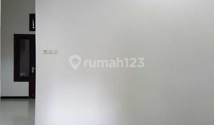 Dijual Murah Rumah Lokasi Strategis Mulyosari 2