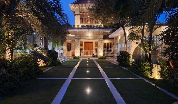 Luxury House with Mountain View Strategic Location Kediri 2