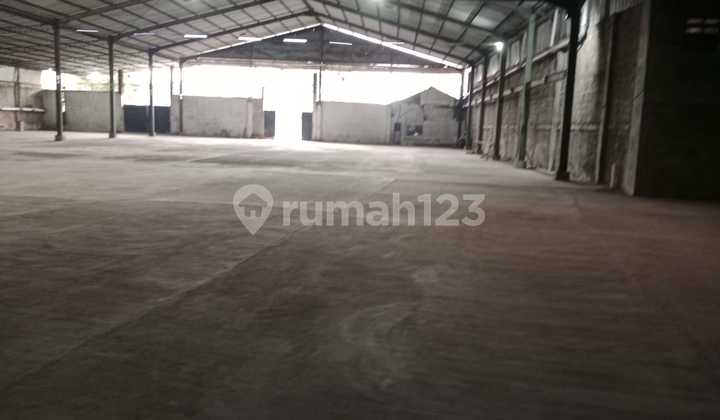 Cipondoh Raya, Tangerang.. Warehouse for Rent, Minimum Lease 2 Years, 40ft Container Access, Warehouse Permit, Dry Waste Allowed, 44,000W PLN, Groundwater, Two Land Certificates.