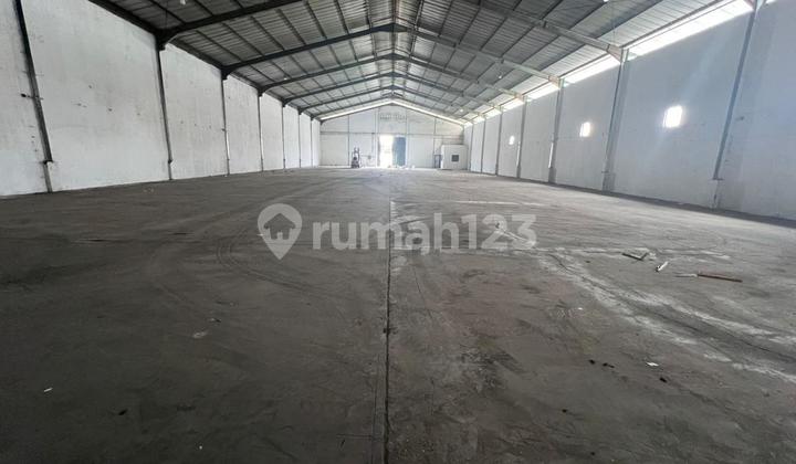 Kosambi Center, Dadap, Tangerang.. For Rent: Hook Warehouse Ready to Use, Newly Renovated, 20 Million Deposit, Minimum Lease 2 Years, 40ft Container Access, Southeast Facing, Front Road Already Elevated, 45000w PLN.