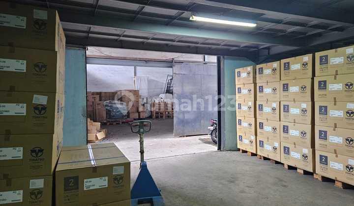 Tanjung Pura, Pegadungan, Kalideres, West Jakarta.. Warehouse for Rent, Owned by a PT Company, Subject to 11% VAT and 10% Income Tax, Truck and Fuso Access, Certificate of Ownership and Building Permit.