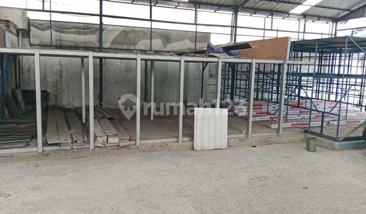 Pamulang, South Tangerang.. Warehouse for Rent, 40ft Container Access, PPH Paid by Tenant, Unit Ready and Neat Early November 2025, Former Iron Store Condition with Iron Shelves Available for Use.