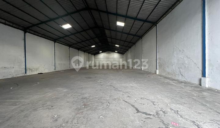 Pantai Indah Dadap, Tangerang.. For Rent: Good and Ready-to-Use Warehouse, Access for 40F Containers, Northwest Facing, Row with 2-Car Street, Good Front Street, No Flooding, 2200W Electricity Token.