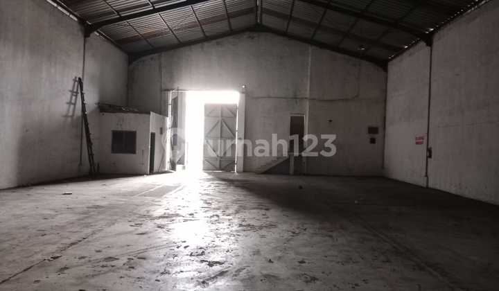 Kosambi Dadap Center, Tangerang.. Warehouse for Rent, 40ft Container Access, Owner Uses Personal Name, Factory Permit Available, Employee Dormitory, Office, Well Water and Jet Pump, Freehold Title.