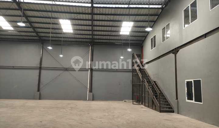 Warehouse for Rent, Cipondoh, Tangerang. Deposit 50 Million IDR, 40ft Container Access, Owner Uses Personal Name, Minimum Lease 2 Years, 2-Story Office, Borehole Water.