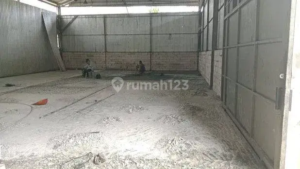 Disewakan Gudang, akses container 40F, tidak banjir, sedang direnov dlm kantor dan gudang, parkiran luas 1