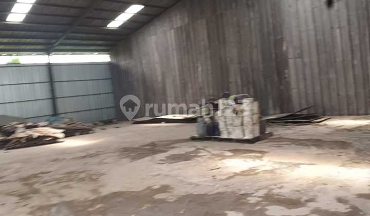 Semanan, near Hipli Market, West Jakarta..Warehouse for rent, can operate 24 hours, North facing, 40ft container access, Flood-free, 1300W electricity, Ground water. Semanan, near Hipli Market, West Jakarta..Warehouse for rent, can operate 24 hours, North facing, 40ft container access, Flood-free, 1300W electricity, Ground water.