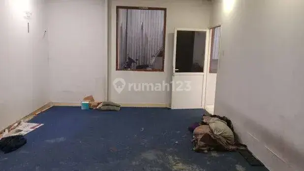 Disewakan Gudang, akses container 40F, tidak banjir, sedang direnov dlm kantor dan gudang, parkiran luas 2