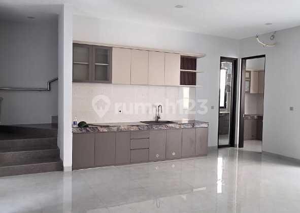 Nice House Area in East Surabaya Manyar Near Mall, Private Schools, Airlangga University, ITS, Hospital, Airport Access, City Center 2