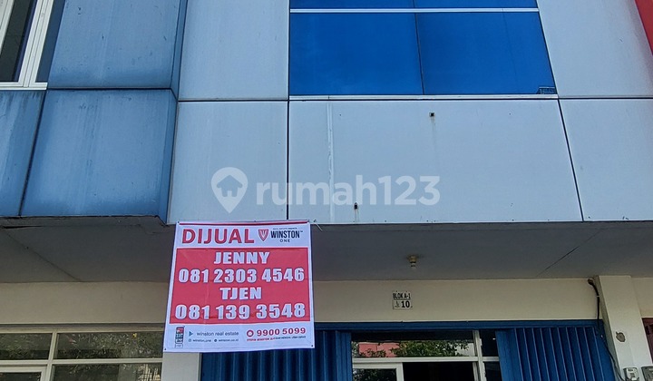 Ready-to-Occupy Shop House Suitable for Office, Store, Full 2-Story Building Green Garden Gresik Near Toll Road. Ready-to-Occupy Shop House Suitable for Office, Store, Full 2-Story Building Green Garden Gresik Near Toll Road.