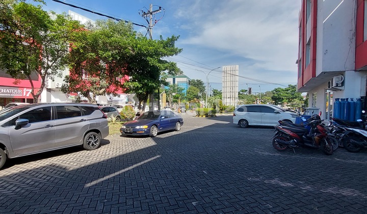 Ready-to-Occupy Shop House Suitable for Office, Store, Full 2-Story Building Green Garden Gresik Near Toll Road. Ready-to-Occupy Shop House Suitable for Office, Store, Full 2-Story Building Green Garden Gresik Near Toll Road.