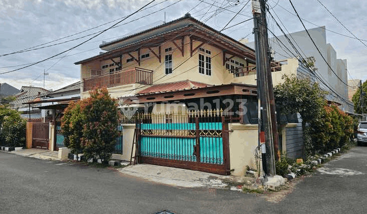 Large 2-Story Corner House with Road Access for 2 Cars R2178