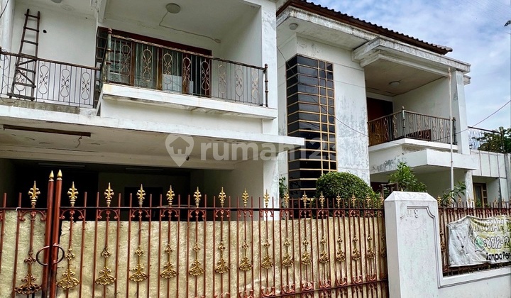 Strategic 2-Story Old House, Flood-Free in Kelapa Gading S9205